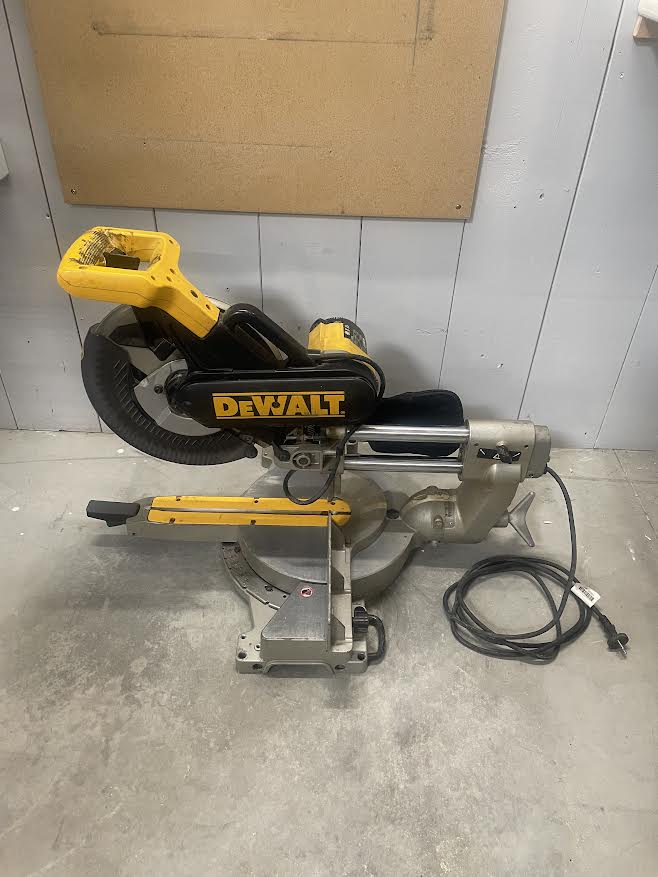 Scie à onglet radiale DEWALT DW708-QS