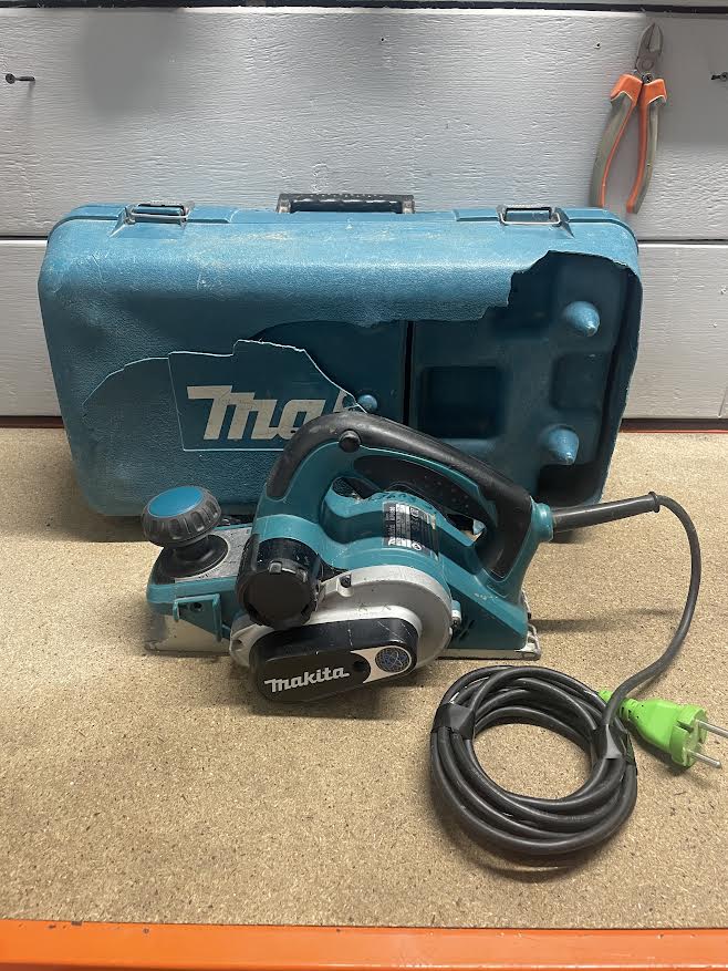 Rabot MAKITA KP0810