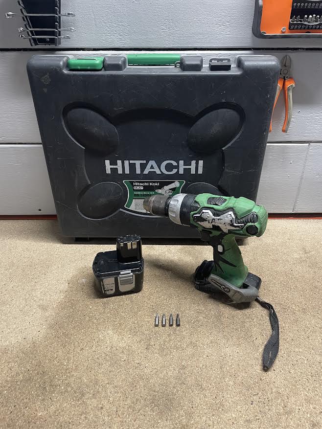 visseuse HITACHI DS 14DL