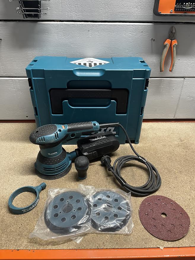 ponceuse MAKITA BO5041