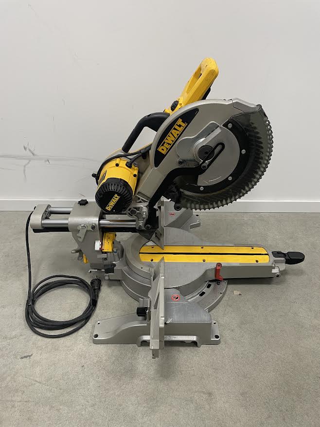 Scie à onglet radiale DEWALT DWS780-qs