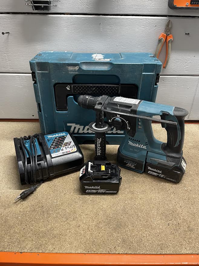 Perforateur MAKITA DHR243
