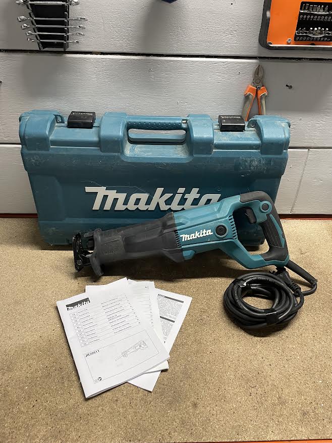 Scie sabre MAKITA JR3051T