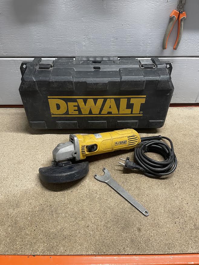 Meuleuse DEWALT D28151-QS