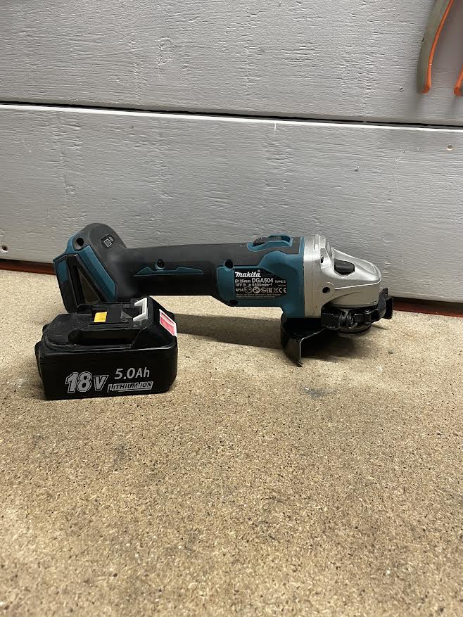 Disqueuse MAKITA DGA504